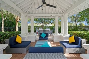 Outdoor lounge